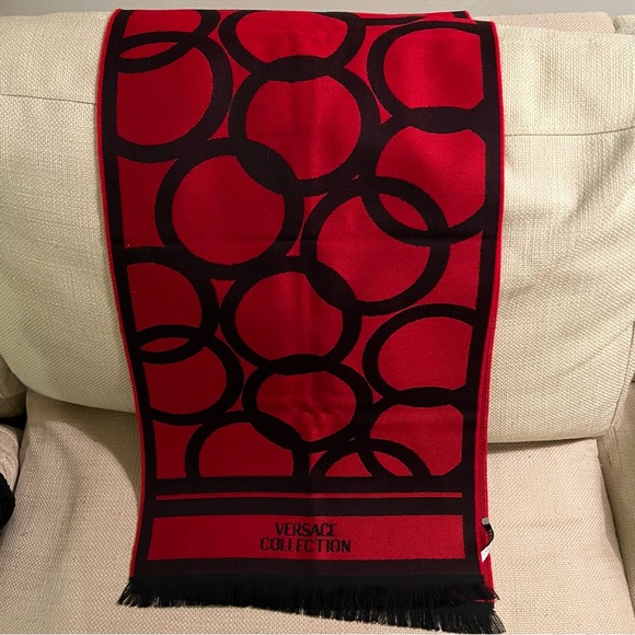 Versace Collection Black & Red Mens Scarf ISC40R1WIT02855I4081 - Picture 3 of 5